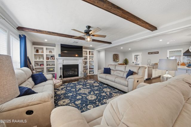 2743a Doyle Melancon Road, Breaux Bridge, LA 70517