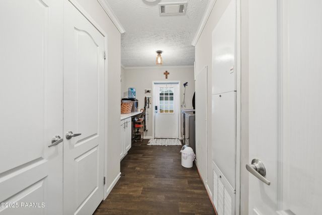 2743a Doyle Melancon Road, Breaux Bridge, LA 70517