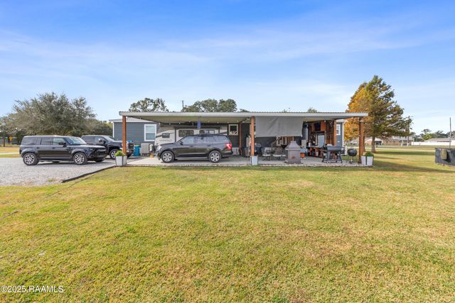 2743a Doyle Melancon Road, Breaux Bridge, LA 70517