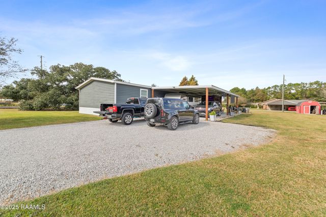 2743a Doyle Melancon Road, Breaux Bridge, LA 70517