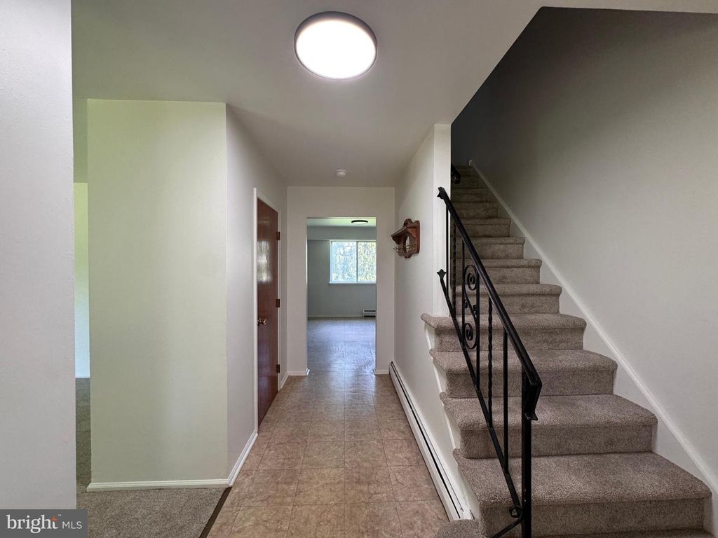 1045 MAYKUT AVE, COLLEGEVILLE, PA 19426 — photo 5
