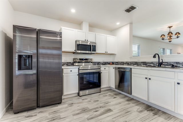 1112 Day Dream Drive, Fort Worth, TX 76052