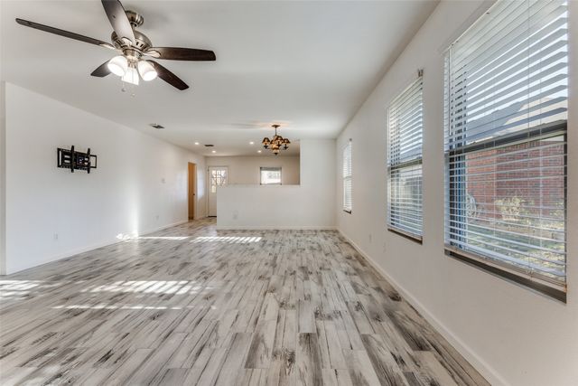 1112 Day Dream Drive, Fort Worth, TX 76052