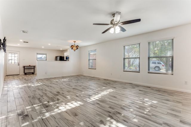 1112 Day Dream Drive, Fort Worth, TX 76052