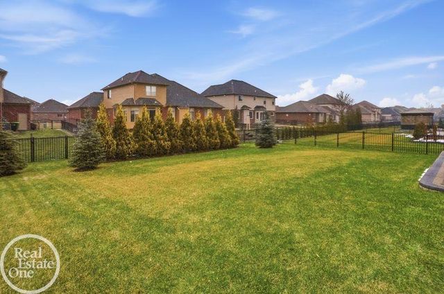 24487 Brookshire Drive, Macomb, MI 48042