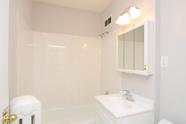 5736 N Winthrop Avenue 314, Chicago, IL 60660