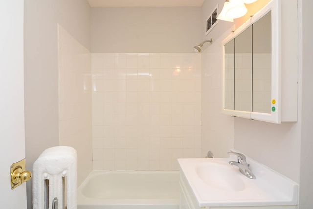 5736 N Winthrop Avenue 314, Chicago, IL 60660