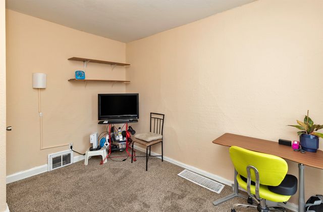 128 Hartford Avenue, Des Moines, IA 50315