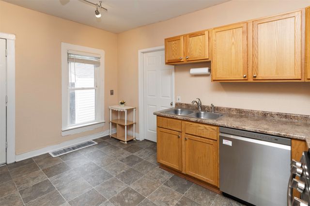 128 Hartford Avenue, Des Moines, IA 50315