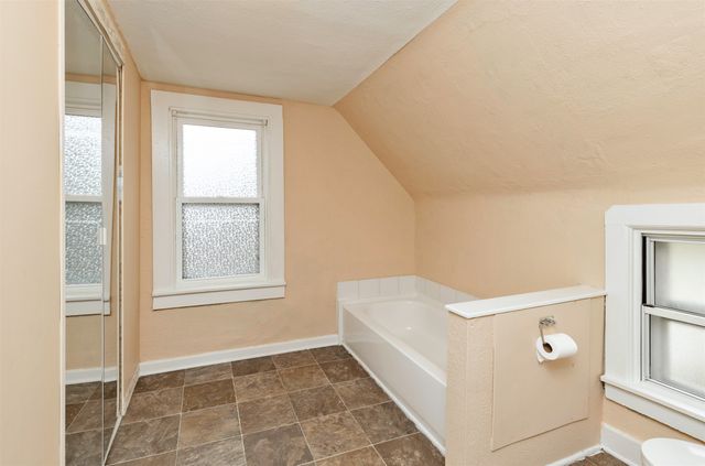 128 Hartford Avenue, Des Moines, IA 50315