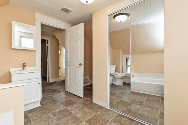 128 Hartford Avenue, Des Moines, IA 50315