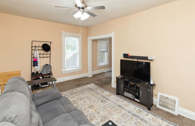 128 Hartford Avenue, Des Moines, IA 50315