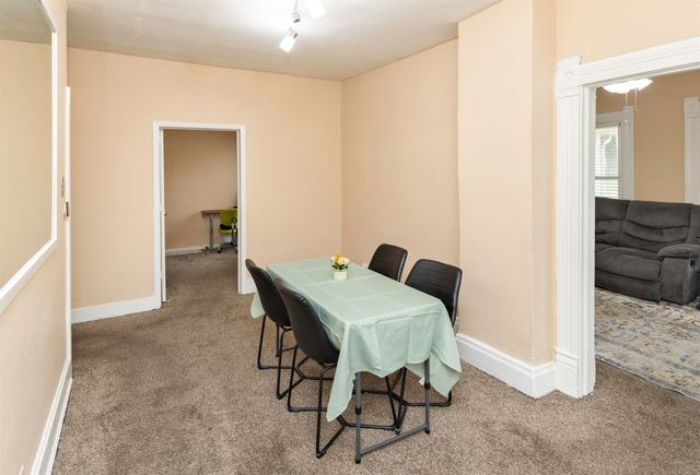 128 Hartford Avenue, Des Moines, IA 50315