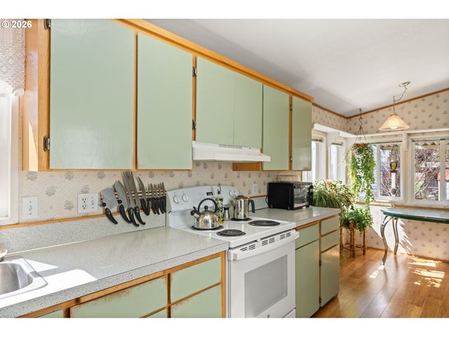 1196 37TH St, Springfield, OR 97478