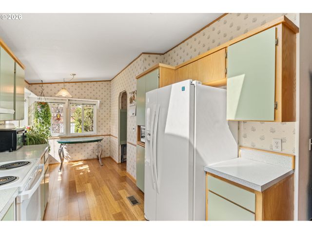 1196 37TH St, Springfield, OR 97478