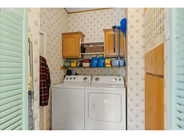 1196 37TH St, Springfield, OR 97478