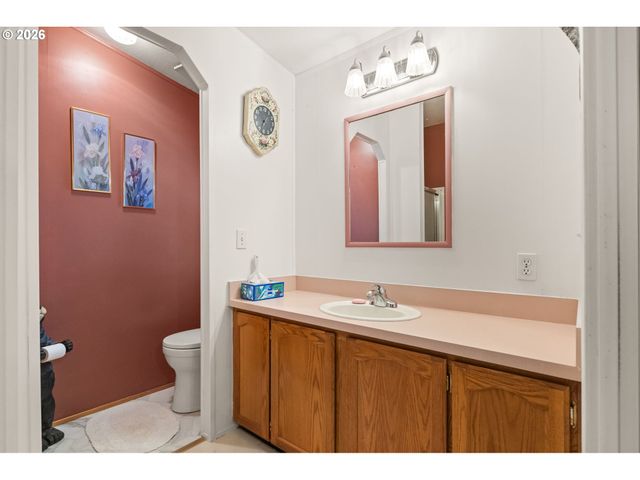 1196 37TH St, Springfield, OR 97478