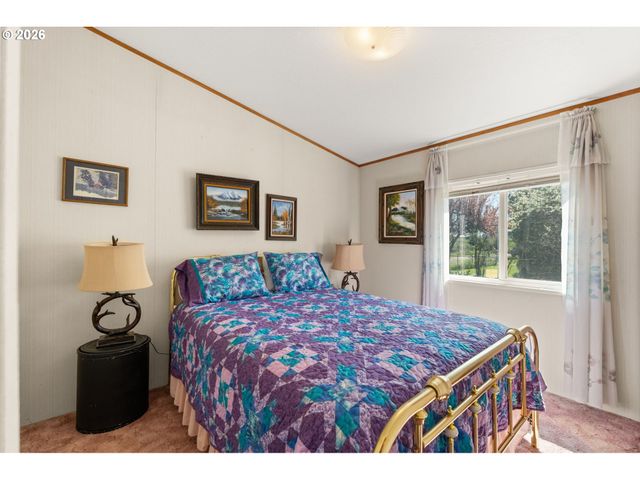 1196 37TH St, Springfield, OR 97478