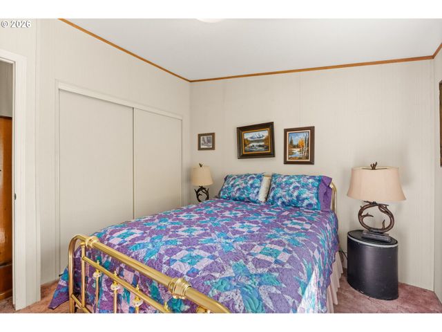 1196 37TH St, Springfield, OR 97478