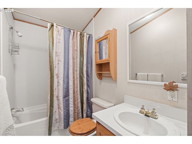 1196 37TH St, Springfield, OR 97478