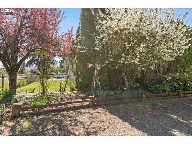 1196 37TH St, Springfield, OR 97478