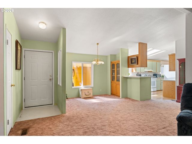 1196 37TH St, Springfield, OR 97478