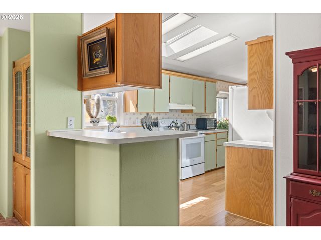 1196 37TH St, Springfield, OR 97478