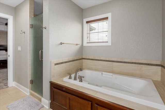 1406 S Sugar Creek Court, West Des Moines, IA 50266