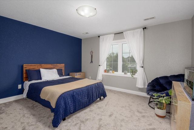 1406 S Sugar Creek Court, West Des Moines, IA 50266