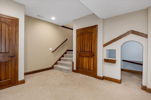1406 S Sugar Creek Court, West Des Moines, IA 50266