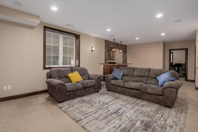 1406 S Sugar Creek Court, West Des Moines, IA 50266
