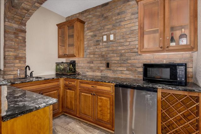 1406 S Sugar Creek Court, West Des Moines, IA 50266