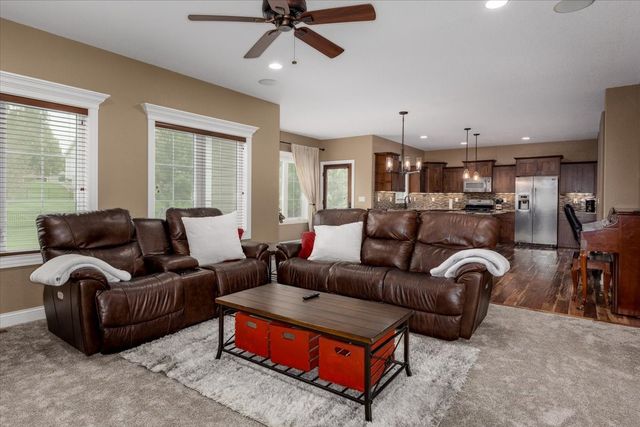 1406 S Sugar Creek Court, West Des Moines, IA 50266