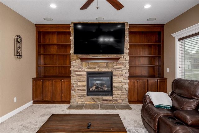 1406 S Sugar Creek Court, West Des Moines, IA 50266