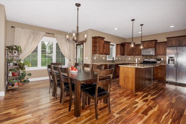 1406 S Sugar Creek Court, West Des Moines, IA 50266