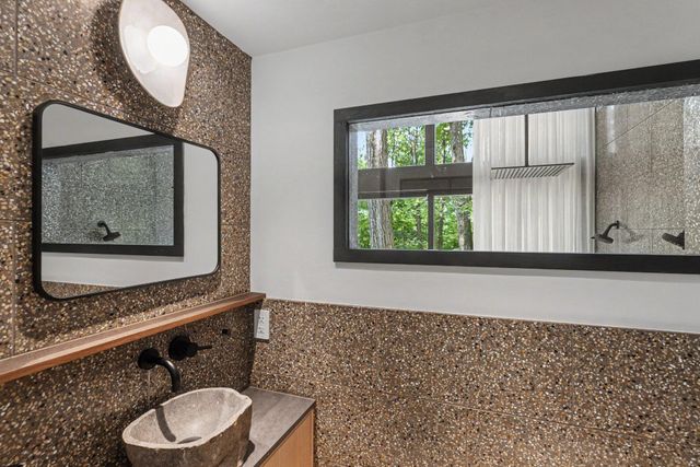 74 BROOKVILLE HOLLOW RD, Stockton, NJ 08559