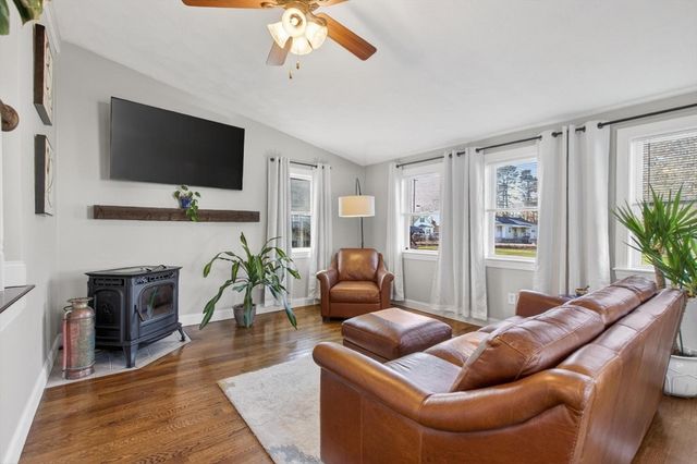 21 Huntington Ave, Methuen, MA 01844