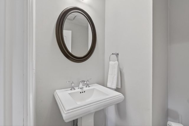 21 Huntington Ave, Methuen, MA 01844