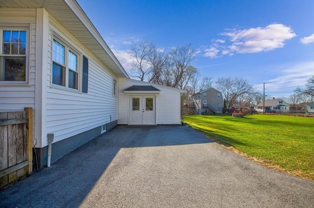 21 Huntington Ave, Methuen, MA 01844