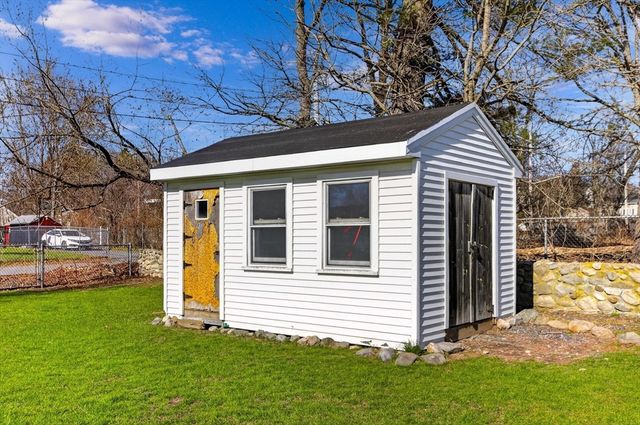 21 Huntington Ave, Methuen, MA 01844