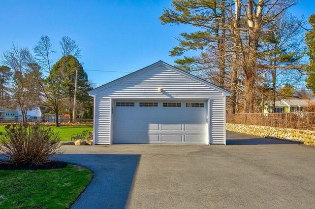 21 Huntington Ave, Methuen, MA 01844