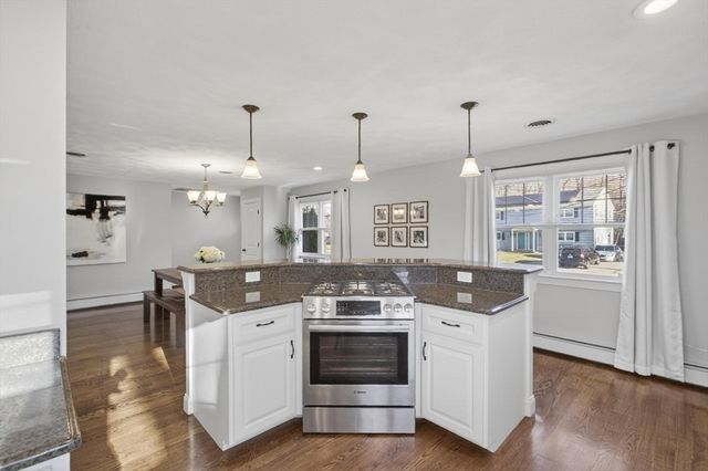 21 Huntington Ave, Methuen, MA 01844