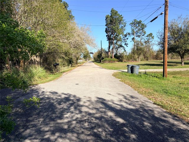 13502 30th Street, Santa Fe, TX 77510