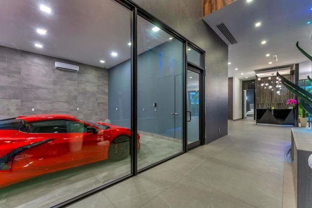 2401 NE 13th Street, Fort Lauderdale, FL 33304