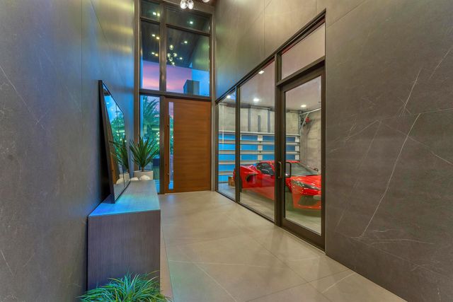 2401 NE 13th Street, Fort Lauderdale, FL 33304