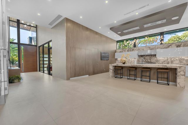 2401 NE 13th Street, Fort Lauderdale, FL 33304