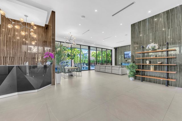 2401 NE 13th Street, Fort Lauderdale, FL 33304