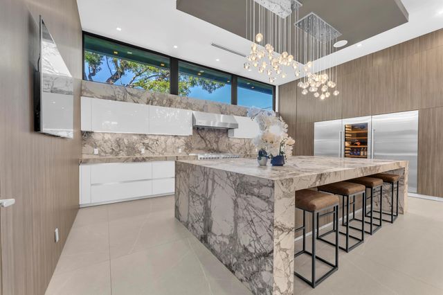 2401 NE 13th Street, Fort Lauderdale, FL 33304