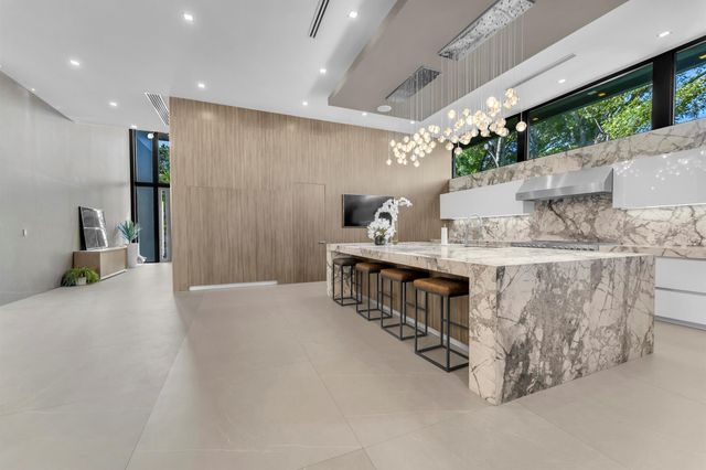 2401 NE 13th Street, Fort Lauderdale, FL 33304