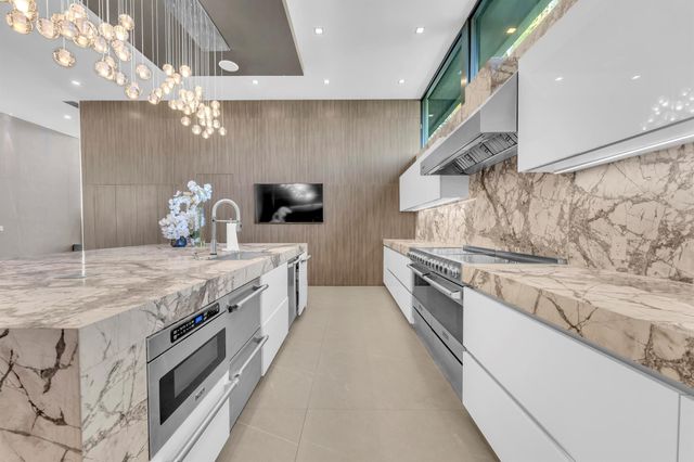 2401 NE 13th Street, Fort Lauderdale, FL 33304